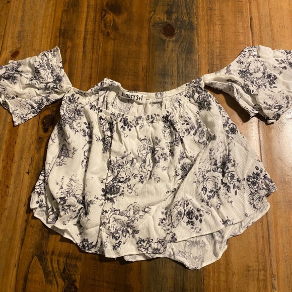 shoulder less shirt / Coachella inspired - Picture 2 of 2